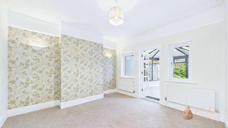 The Green, Southwick, BN42 - Photo 3