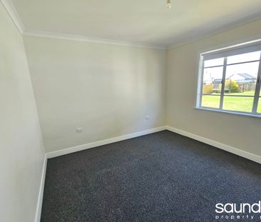 FAMILY HOME IN QUIET STREET - Photo 3