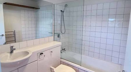 3 bedroom townhouse with 1 bathroom - Photo 5