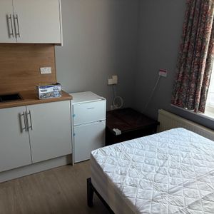 Studio to rent - Photo 2