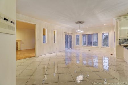 For Lease - 227 Boake Trail, Richmond Hill, Ontario - Photo 2