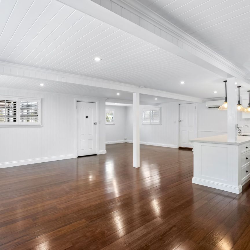 Spacious Four Bedroom Family Home with Pool and Workshop in Desirable Annerley - Photo 1