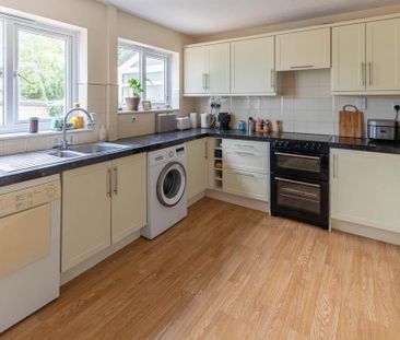 3 bedroom semi-detached house to rent - Photo 3