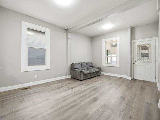 For Lease - 266 Beach Road Unit# Upper, Hamilton, Ontario - Photo 1