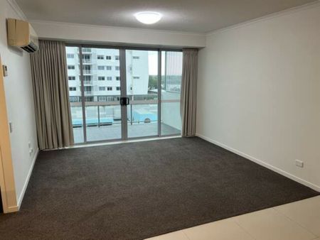 Live At The Oaks City Apartments - Photo 2