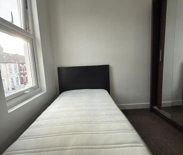 Room in a Shared House, Glenny Road, IG11 - Photo 1