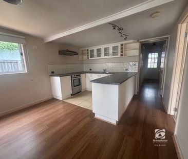 MODERN COTTAGE WITH LARGE SHED - Photo 5