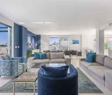 Beautiful Southwest-Facing Three-Bedroom with Two Large Terraces in... - Photo 3