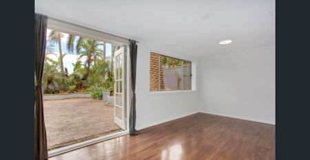 Ideal Family Home in a Convenient Locale - Photo 2