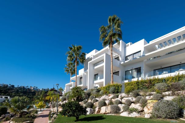 Middle Floor Apartment in Benahavís - Photo 1