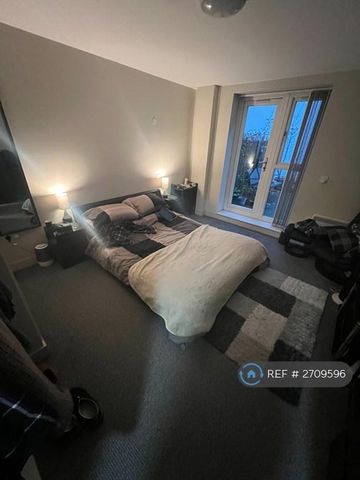 2 bedroom flat to rent - Photo 2