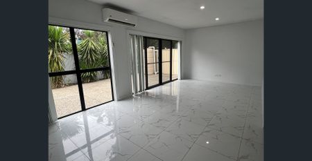 Light-Filled, Low-Maintenance 3-Bedroom Home – Modern & Stylish! - Photo 3