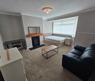 4 bedroom private hall to rent - Photo 2