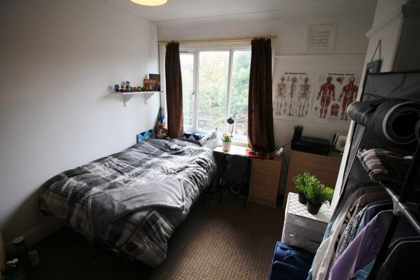 5 Bed - 2 Headingley Crescent, Headingley, Leeds - LS6 3EH - Student - Photo 1