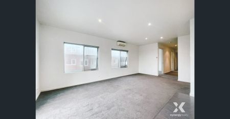 Sophisticated Living in a Premium Kew Location - Photo 2