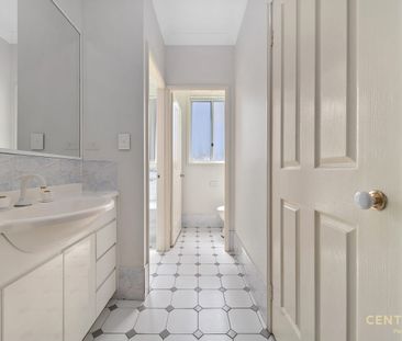 11 Port Macquarie Avenue, Hoxton Park, NSW 2171 - Photo 4