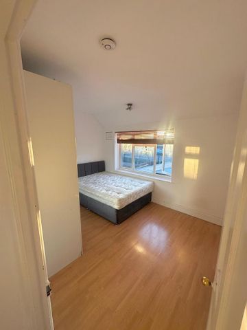 3 bedroom end of terrace house to rent - Photo 4