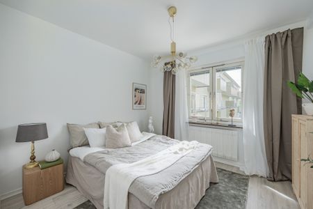 Heljestrandsgatan, Eskilstuna - Photo 2