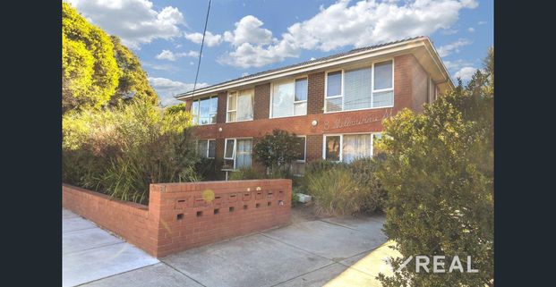 Stylish & Private 1-Bedroom unit in the Heart of Murrumbeena - Photo 1