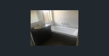 Bright family home! - Photo 2