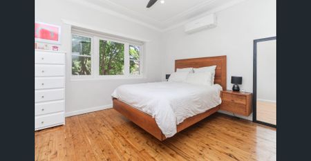 Charming Red Brick Home in Turvey Park – Walk to Schools & Cafés - Photo 4