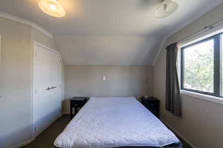 Double storied apartment with an easy walk to city centre - Photo 3