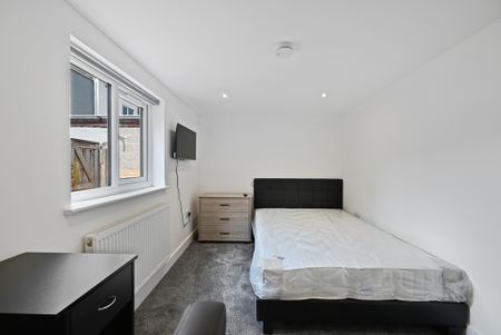 5 Bed Student Accommodation - Photo 4