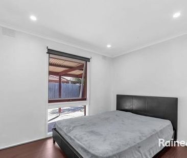 22 Taddor Drive, Cranbourne, VIC 3977 - Photo 5