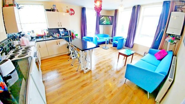 Room in a Shared Flat, Smithdown Road, L15 - Photo 1