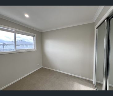 8 Pewter Walk, Clyde North, Vic 3978 - Photo 4