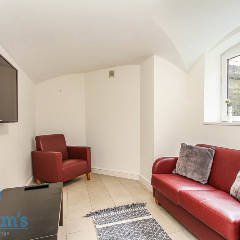 2 bed Apartment for Rent - Photo 1