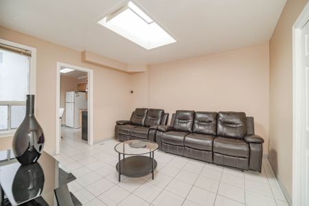 For Lease - 1378 Danforth Avenue Unit# Room 2, Toronto, Ontario - Photo 3