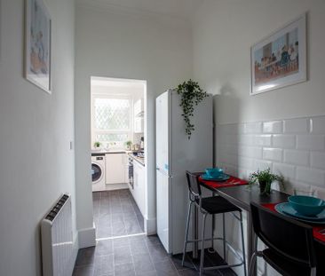 1 bedroom in a house share to rent - Photo 2