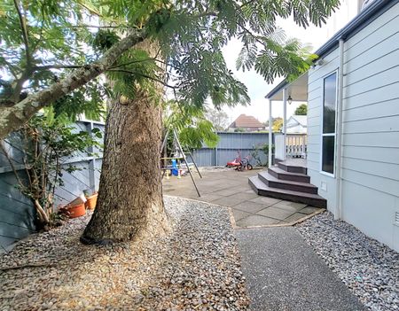 Spacious Three-Bedroom, Two-Bathroom Home in Prime Papamoa Location - Papamoa - Photo 4