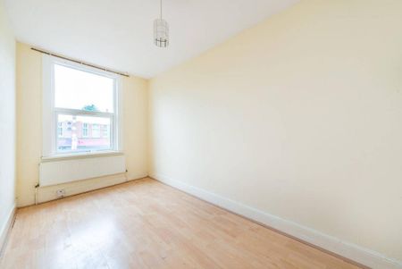 3 bedroom flat to rent - Photo 3