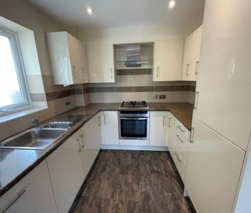 4 bedroom semi-detached house to rent - Photo 4