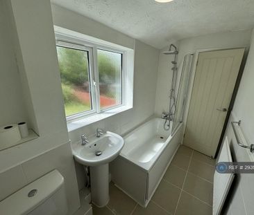 2 bedroom end of terrace house to rent - Photo 4