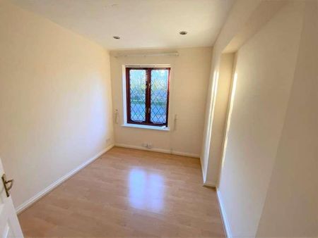 Crookham Road, Fleet, GU51 - Photo 3