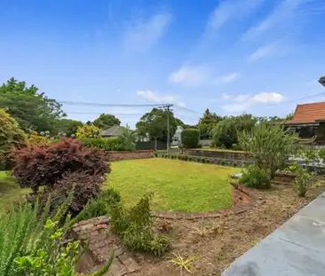 This beautifully presented three-bedroom, two-bathroom home offers ... - Photo 6