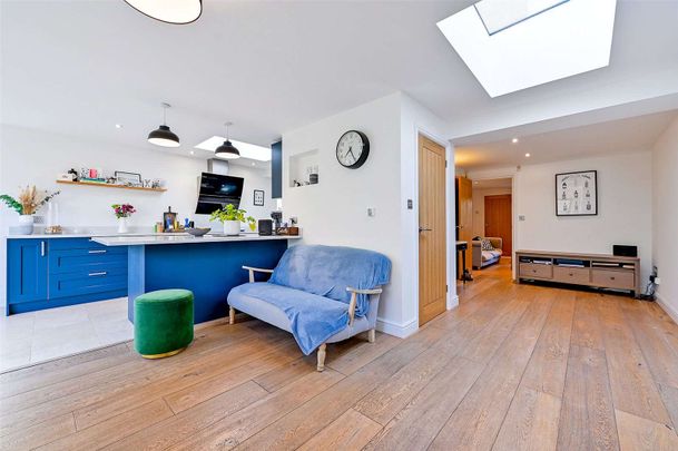 This cottage is a delightful period property located in the heart of the charming village of Waltham St. Lawrence. - Photo 1