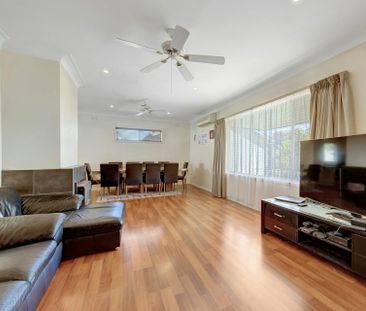 Solid three bedroom home with modern updates - Photo 4