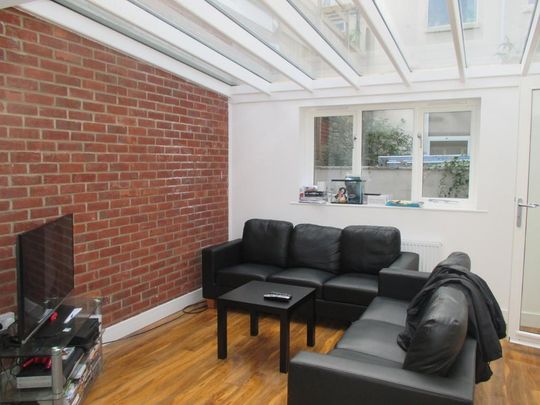 6 bedroom detached house to rent - Photo 1