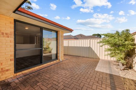 Comfort and convenience! 3 Bedroom 2 Bathroom Street Front Villa in Kelmscott - Photo 5