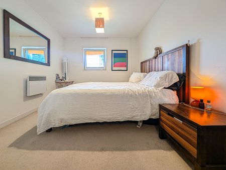 2 Bed Flat, Phoenix Way, SW18 - Photo 4