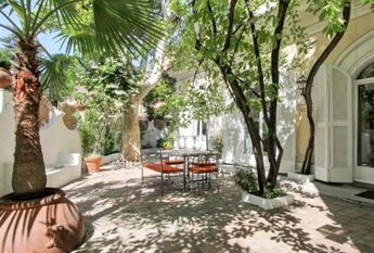 Villa-Parioli: Beautiful independent house with large private garden and terraces. Spacious living, formal dining, study-music room, sun room, 5 bedrooms, 4 bathrooms, parking. rif 163