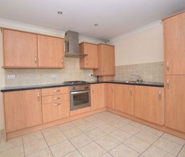 2 Bedroom Terraced House - Photo 3