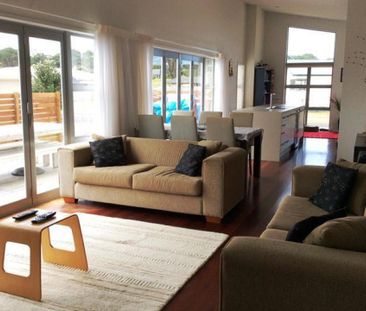 Kelly Jade - Bring your furry friends! - Photo 1