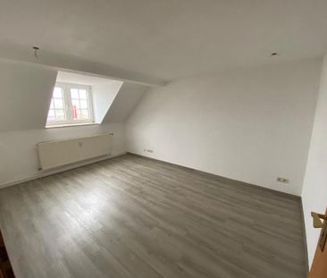 Schöne, helle 2-Zimmer Dachgeschosswohnung in zentraler Lage mit St... - Photo 1