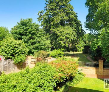 White Lodge Close - Photo 5