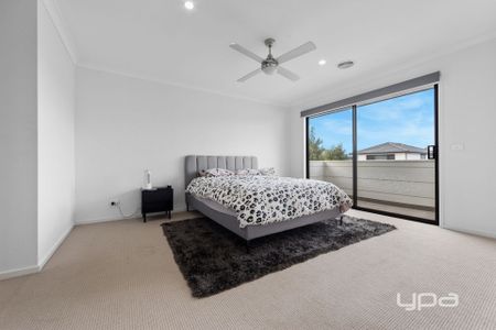 BEAUTIFUL FAMILY HOME - Photo 4